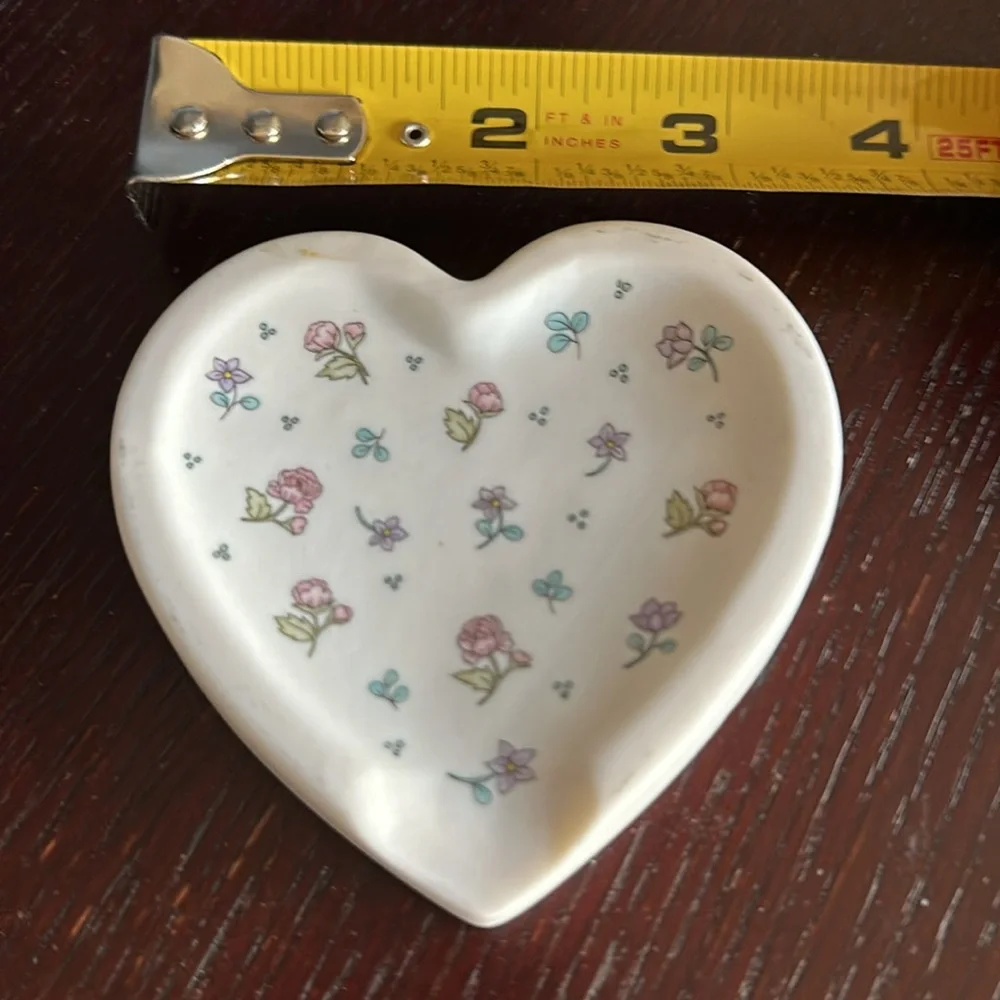 Valentine cream porcelain heart-shaped trinket dish with floral pattern